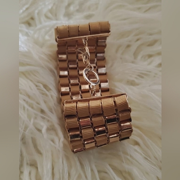 Beautiful Design Handmade Gold Tone Bracelet. 🌴 - Picture 2 of 5